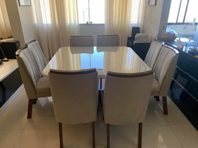 Mesa de jantar c /  8 cadeiras